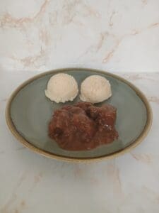 Stoofvlees met puree en een slaatje