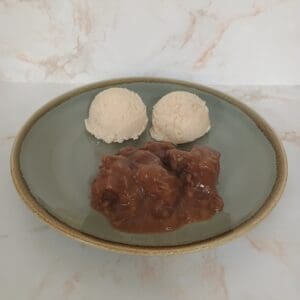 Stoofvlees met puree en een slaatje