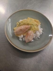 Kipfilet - currysaus met  groenten en rijst